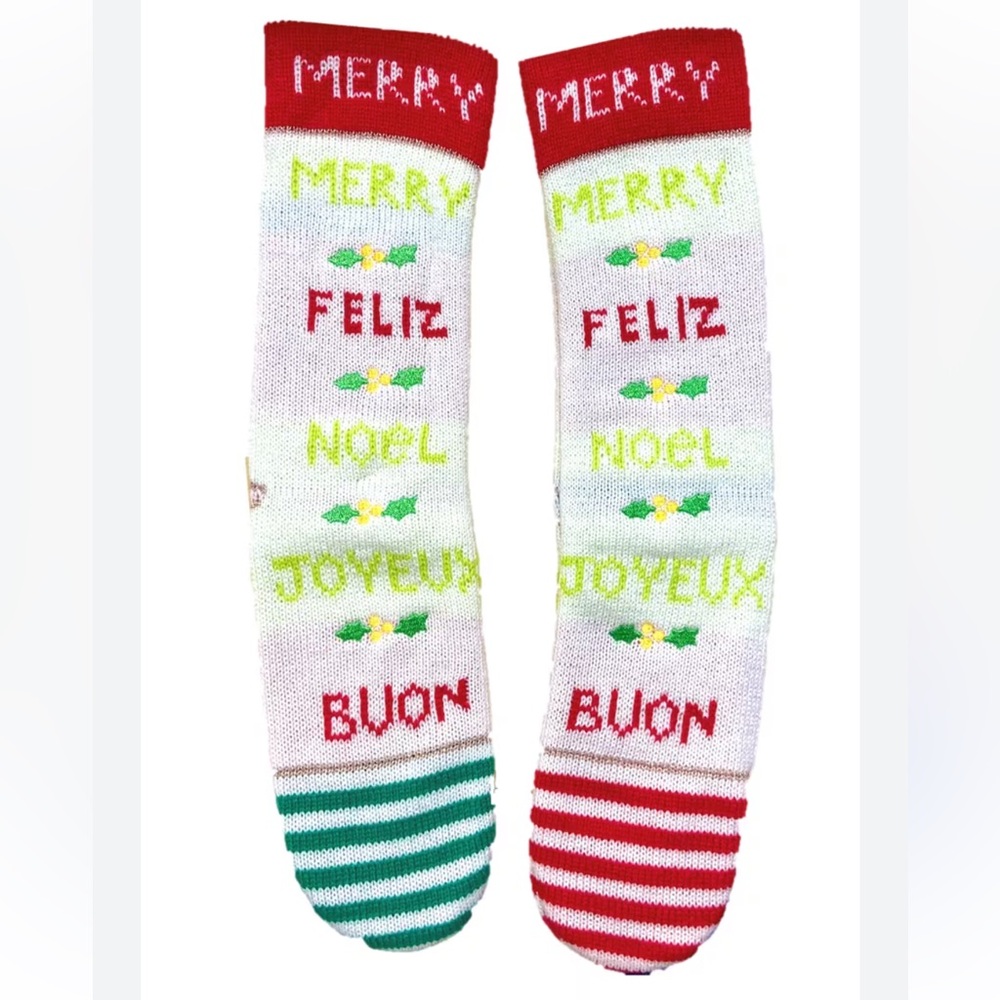WHOOPI GOLDBERG Holiday Collection
Merry Christmas Greetings Socks  1-small 1-M